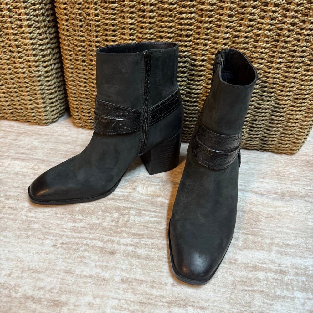 Vionic Women’s 9 Carnelia Black Water Repellant Square Toe Heeled Boots Leather